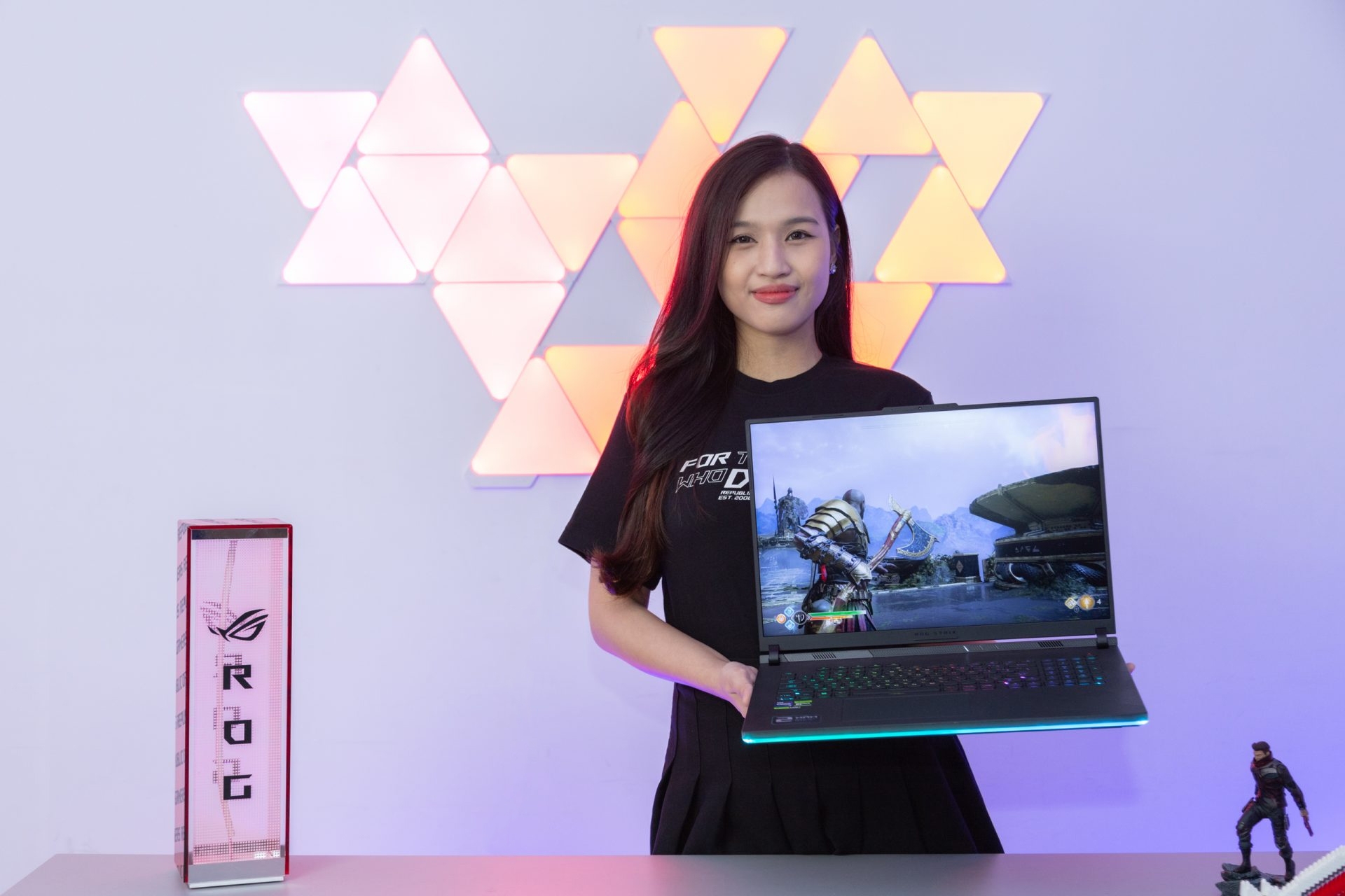ASUS chính thức mở bán laptop chơi game mạnh nhất thế giới ROG Strix SCAR 18 (2024) tại Việt Nam