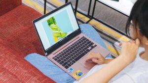 Những lưu ý khi khi lựa chọn laptop cho sinh viên